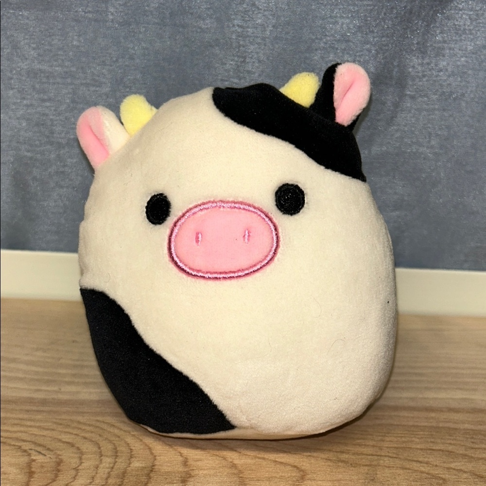 Squishmallows 5 inches -Connor The Black and White Cow,